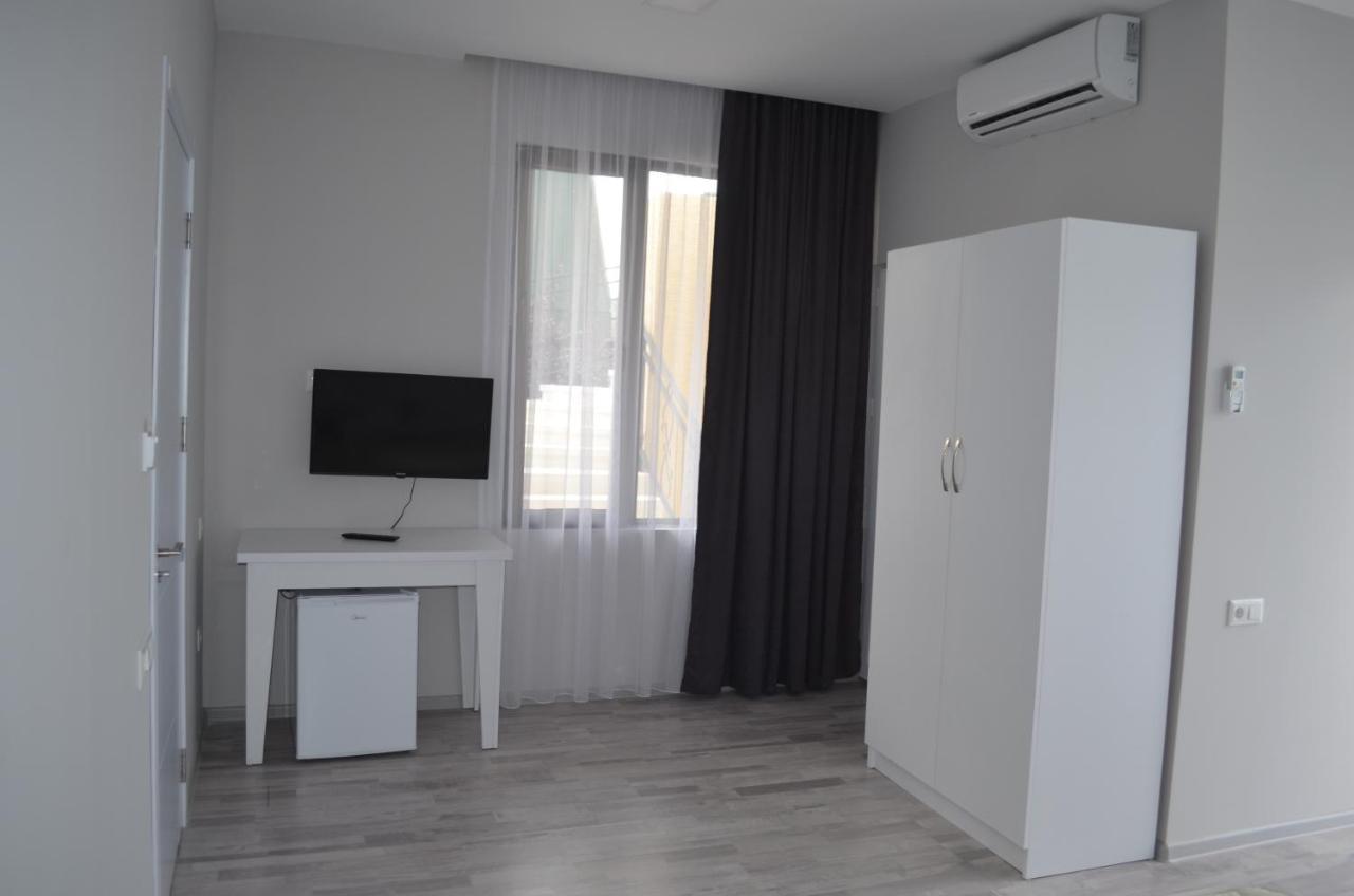 Guest House Madonna Kobuleti Exterior foto