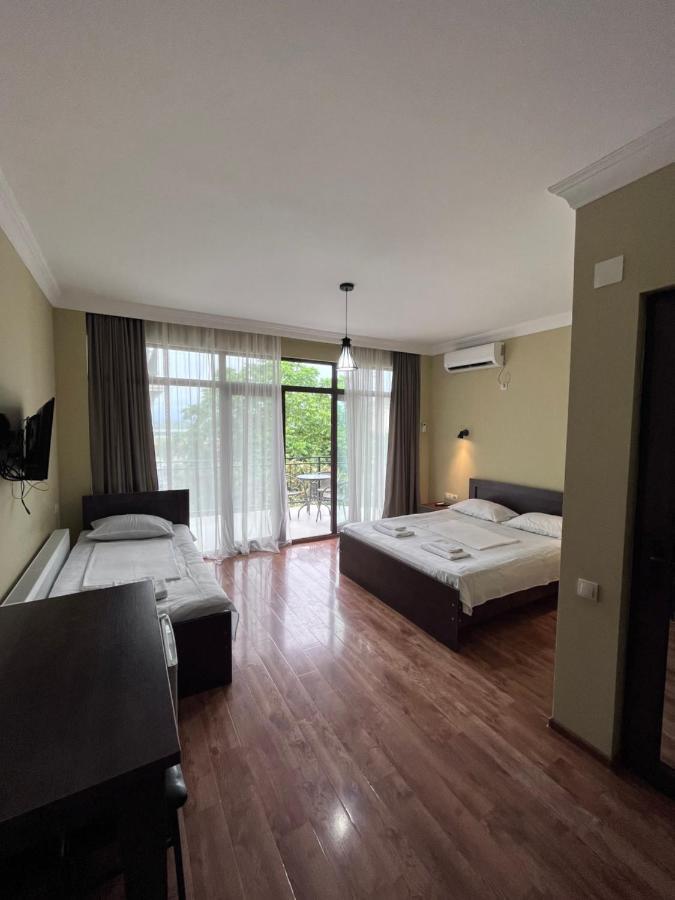 Guest House Madonna Kobuleti Exterior foto