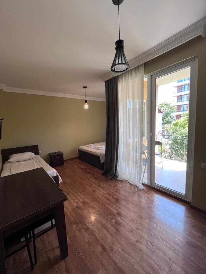 Guest House Madonna Kobuleti Exterior foto