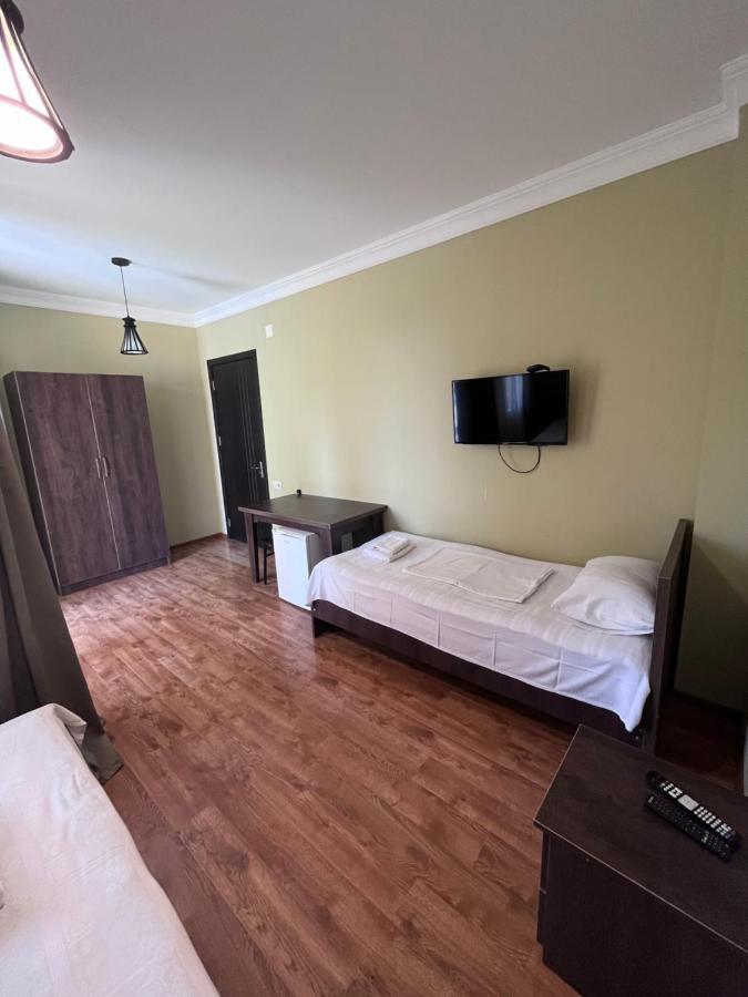 Guest House Madonna Kobuleti Exterior foto