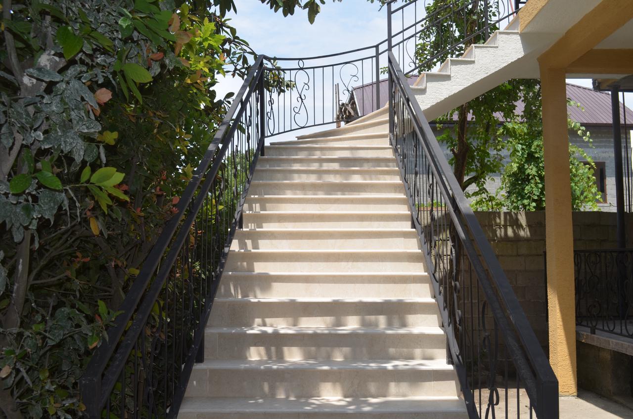 Guest House Madonna Kobuleti Exterior foto