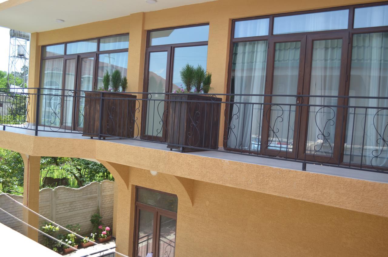 Guest House Madonna Kobuleti Exterior foto